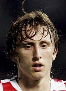 [国内足球]冯博轩横传中路 张玉宁包抄打门得手