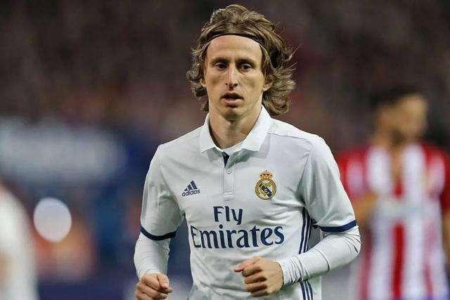 利拉德确诊右小腿深静脉血栓，无限期休战，雄鹿争冠之路蒙上阴影？